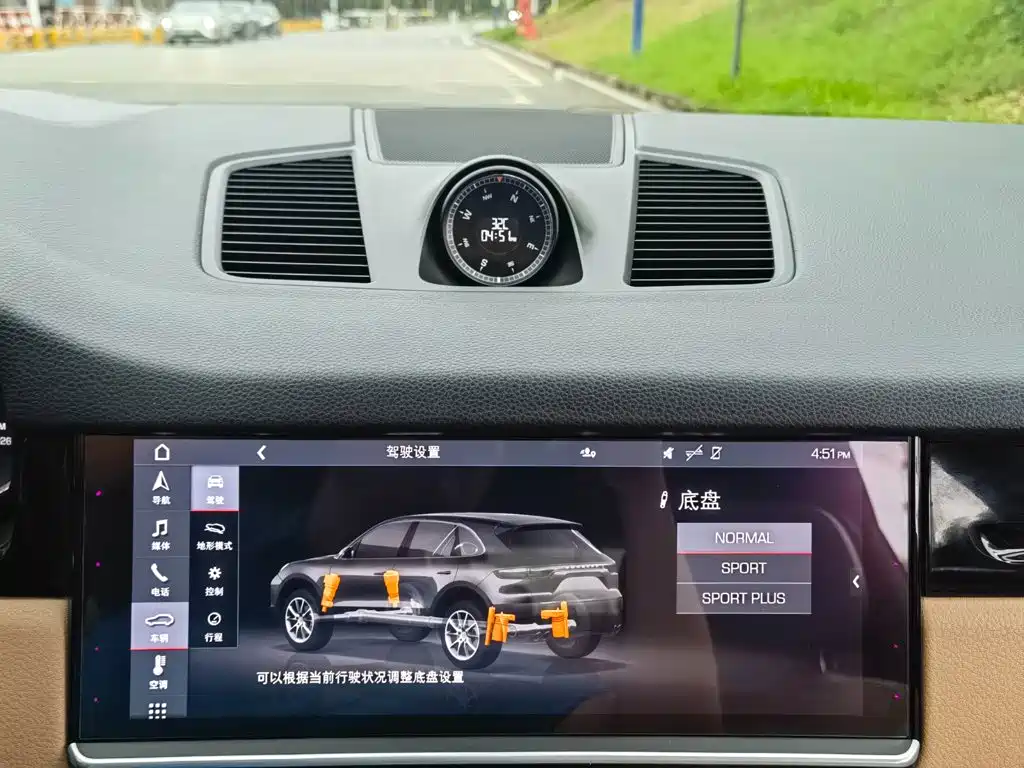 Porsche Cayenne — миниатюра 16