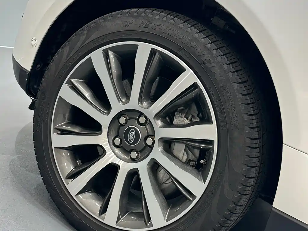 Land Rover Range Rover — миниатюра 8