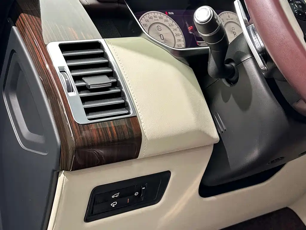 Land Rover Range Rover — миниатюра 18
