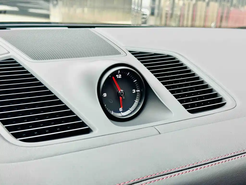 Porsche Cayenne — миниатюра 13