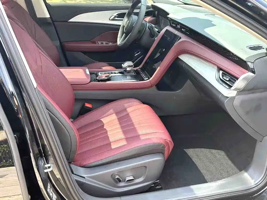Hongqi H5 2025 2.0T AT