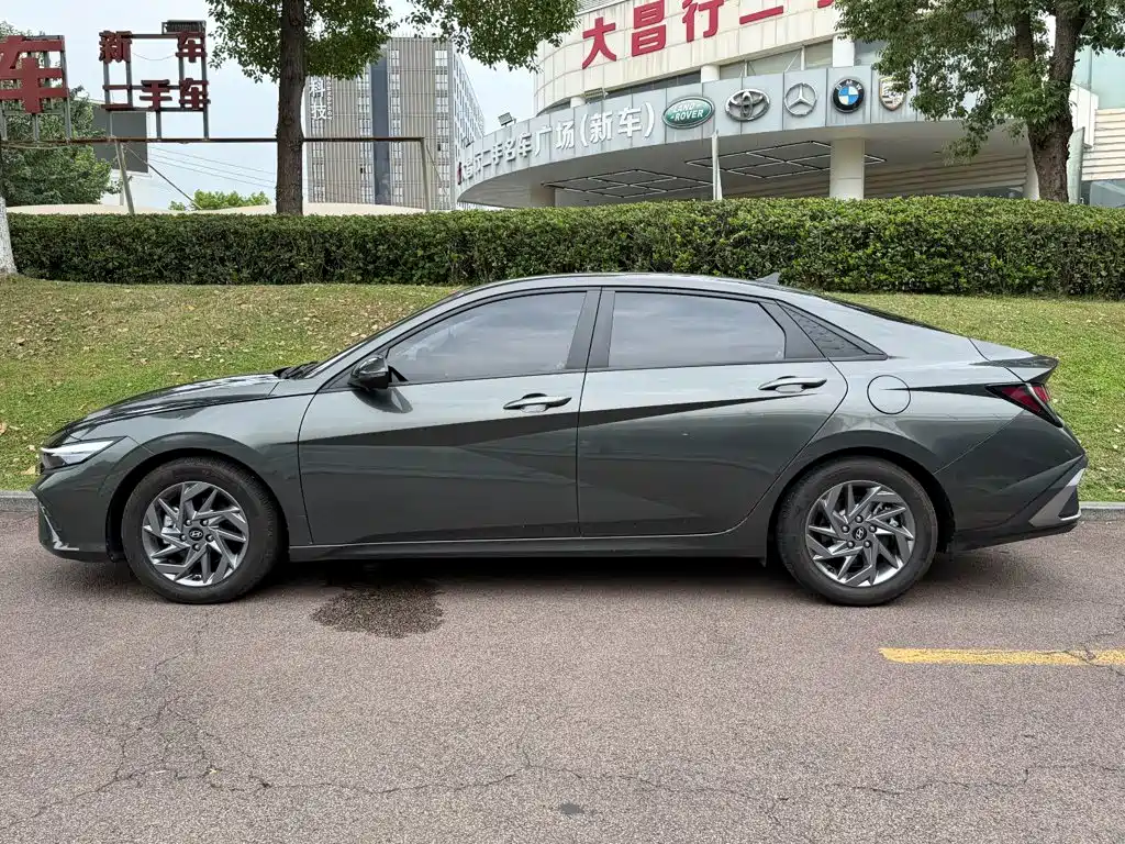Hyundai Elantra — миниатюра 3