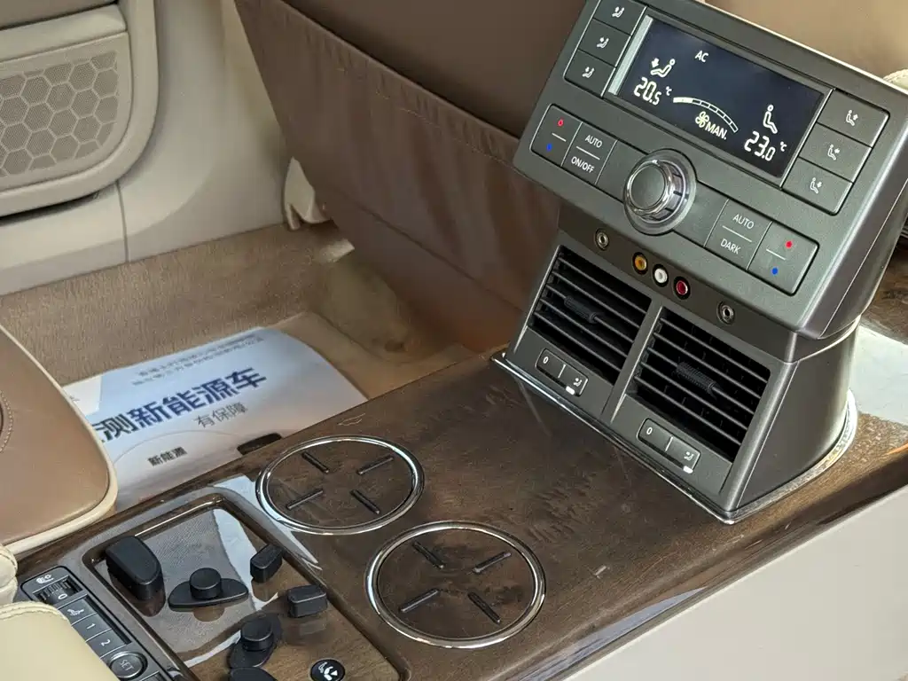 Volkswagen Phaeton — миниатюра 11
