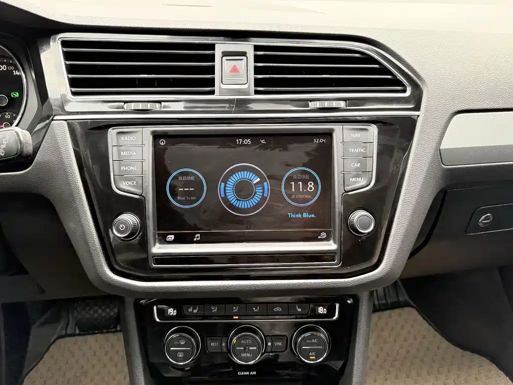 Volkswagen Tiguan L — миниатюра 11