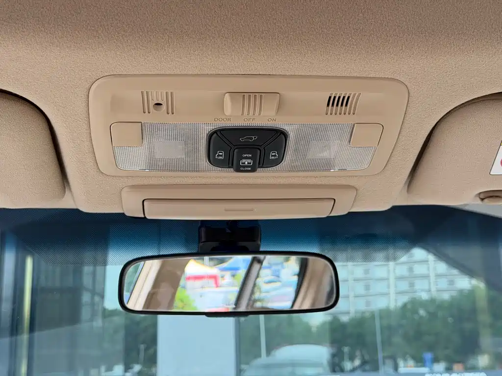 Toyota Previa — миниатюра 11