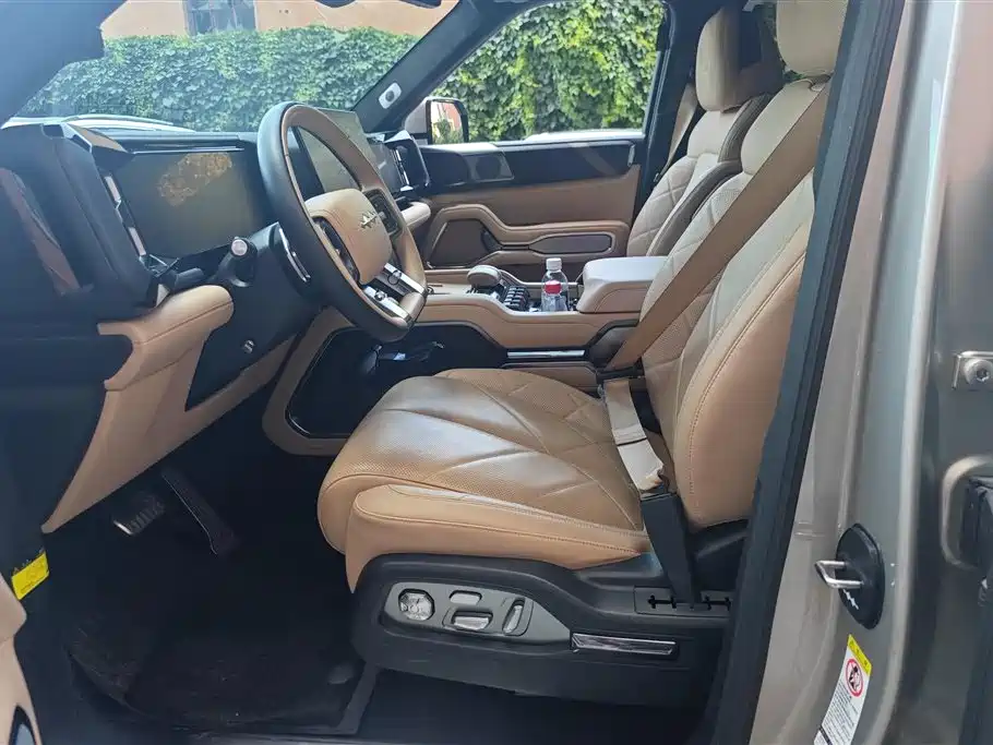 Fangchengbao Leopard 8 8 2025 Flagship 6 мест