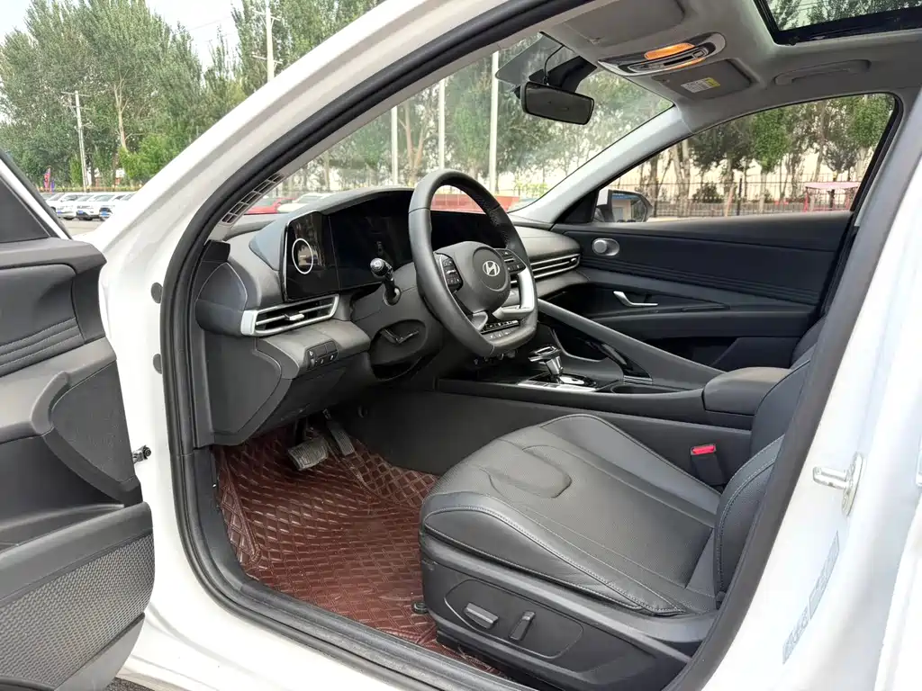 Hyundai Elantra — миниатюра 5