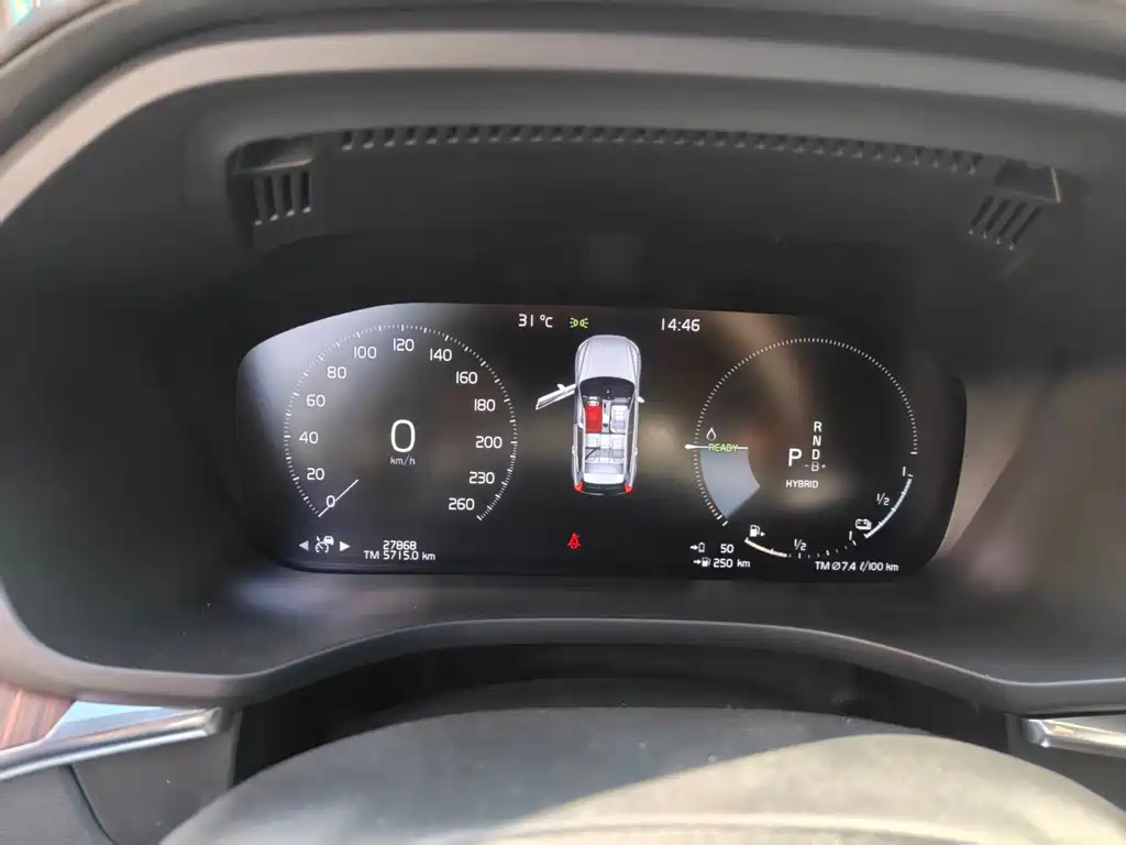 Volvo XC60 PHEV — миниатюра 4