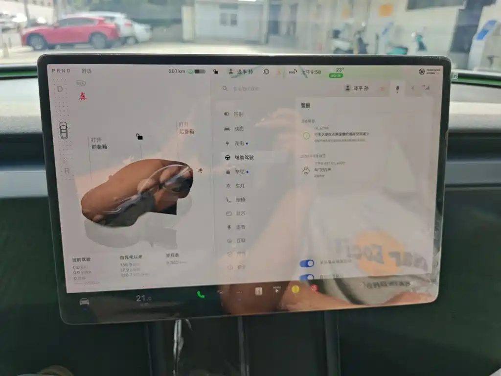 Tesla Model 3 — миниатюра 12