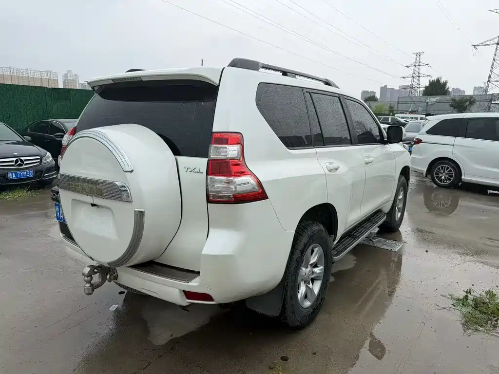 Toyota Land Cruiser Prado 2010 2.7L AT Standard