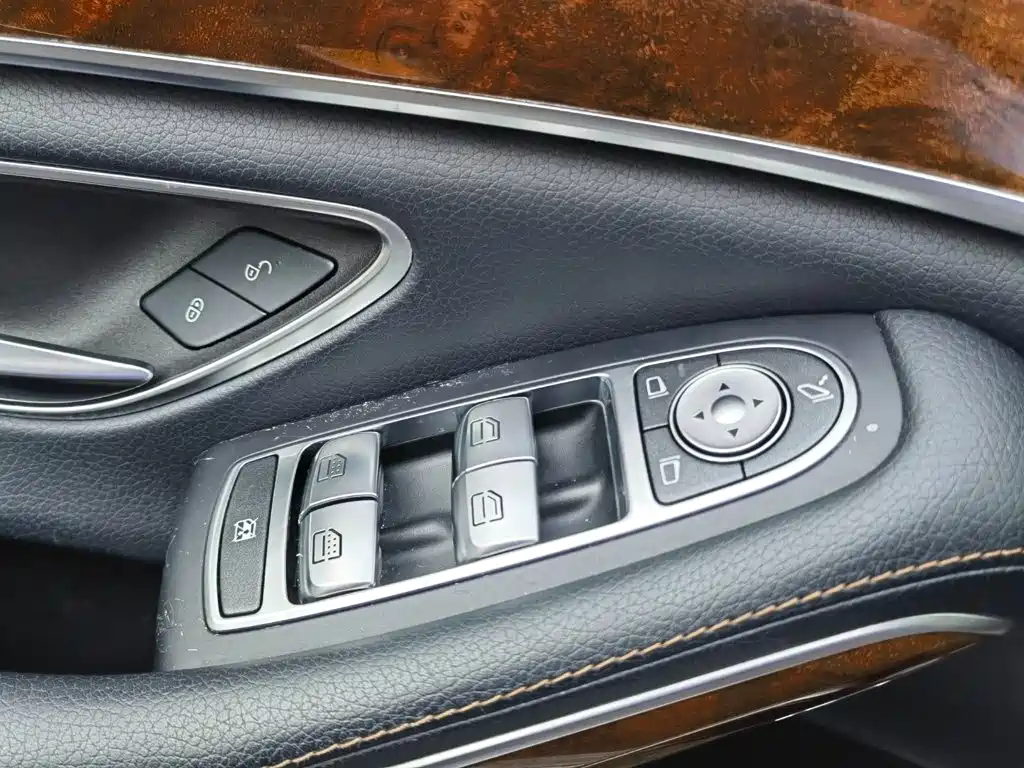 Mercedes-Benz S-Class — миниатюра 31