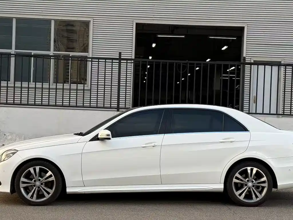 Mercedes-Benz E-Class — миниатюра 4