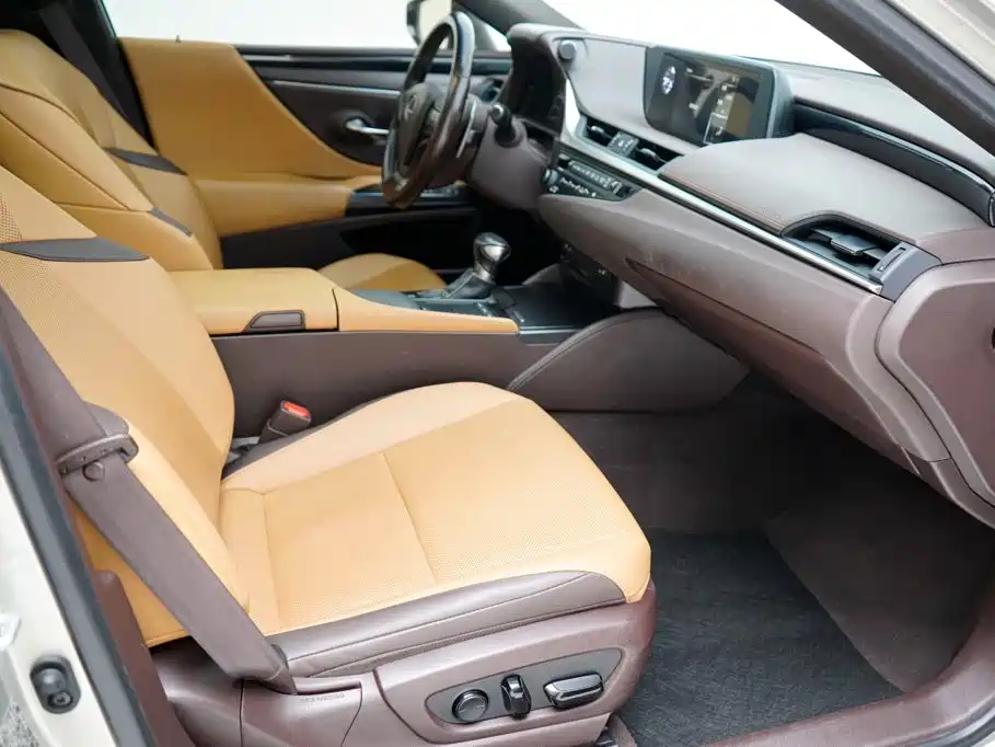 Lexus ES 2018 200 V
