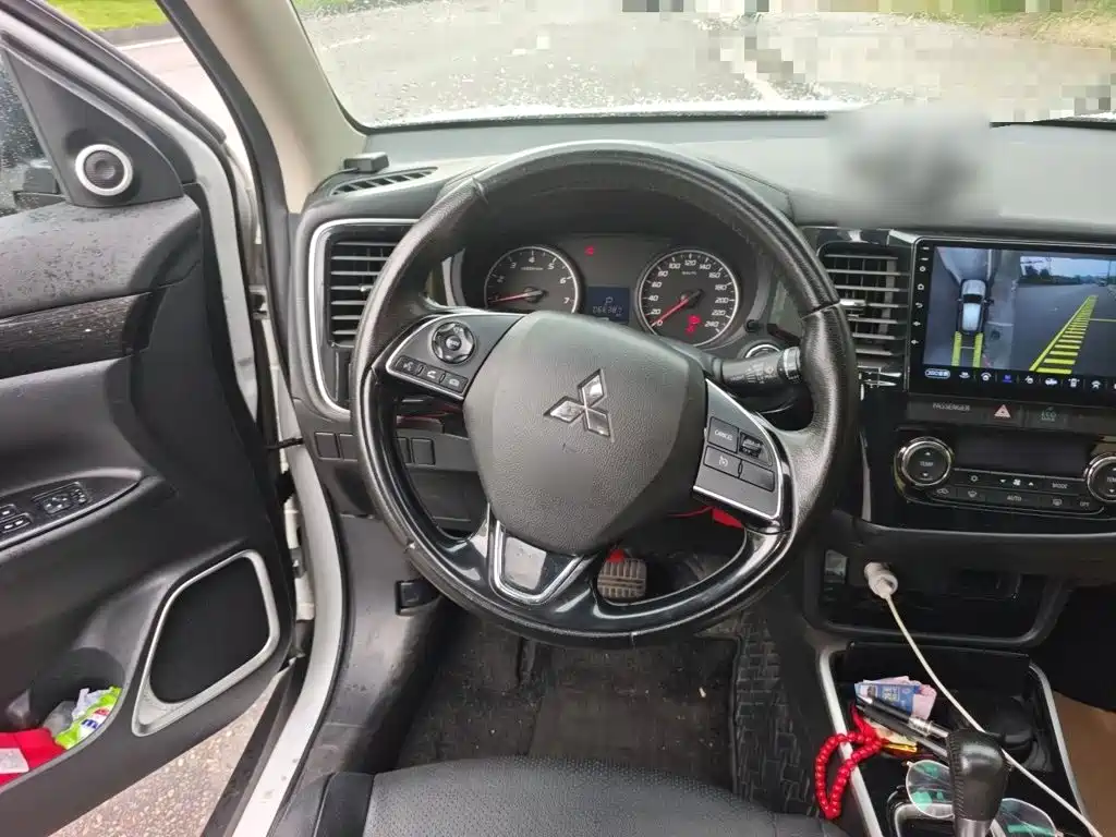 Mitsubishi Outlander — миниатюра 6