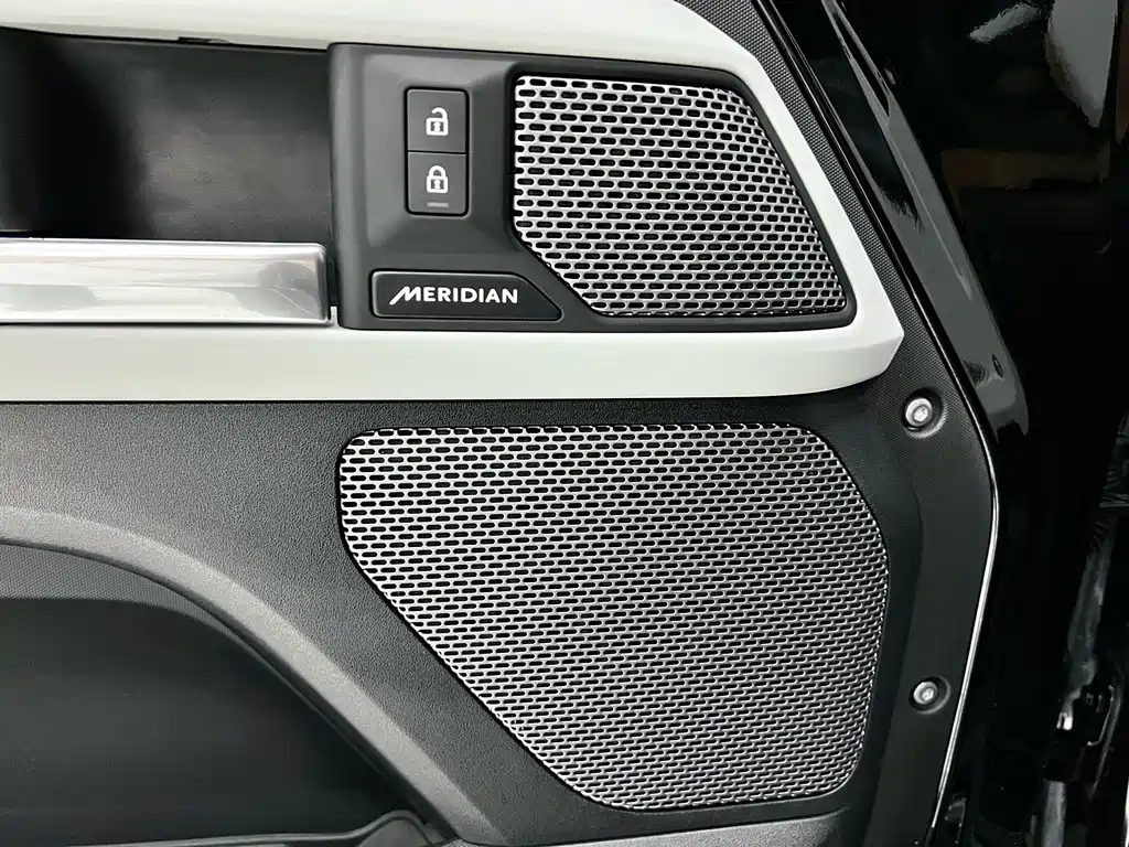 Land Rover Defender — миниатюра 23