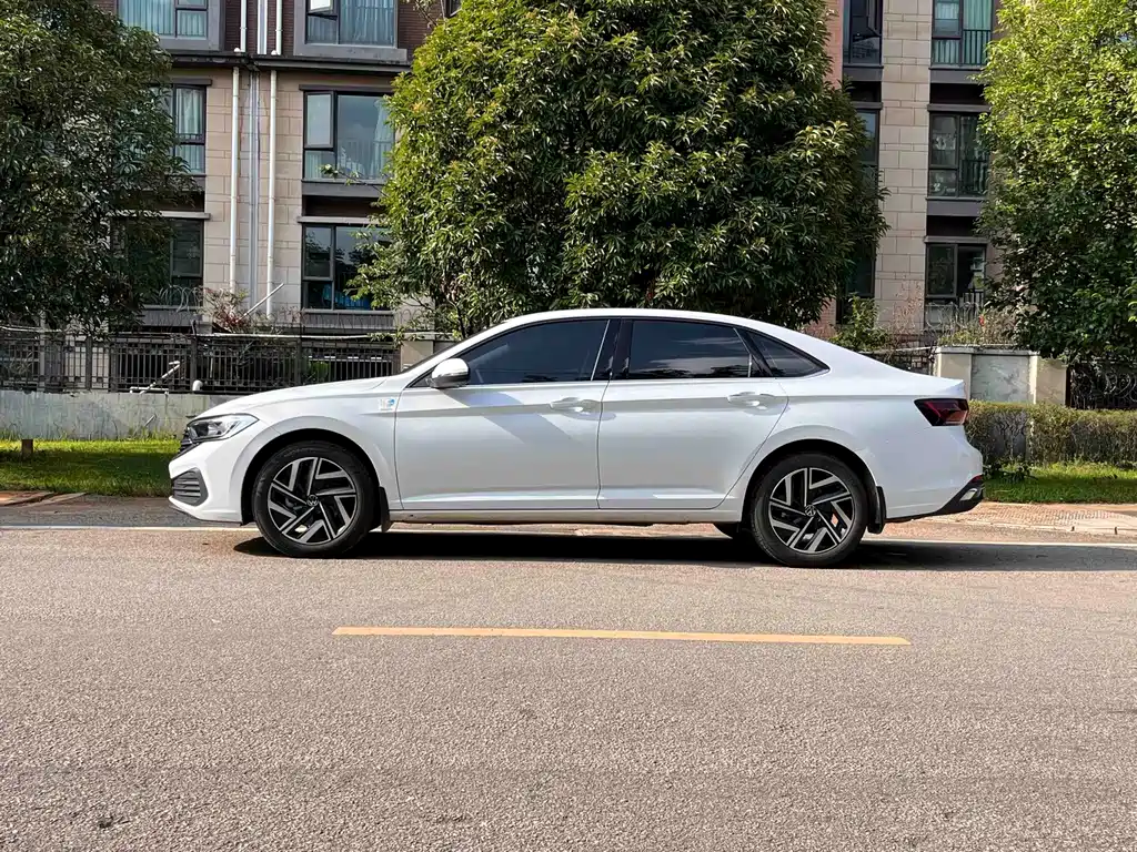 Заказать Volkswagen Sagitar 2026 года за 2 083 568 ₽  из Китая