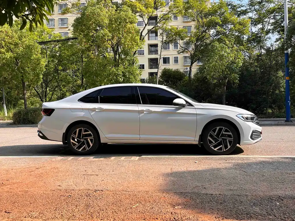 Заказать Volkswagen Sagitar 2026 года за 2 083 568 ₽  из Китая