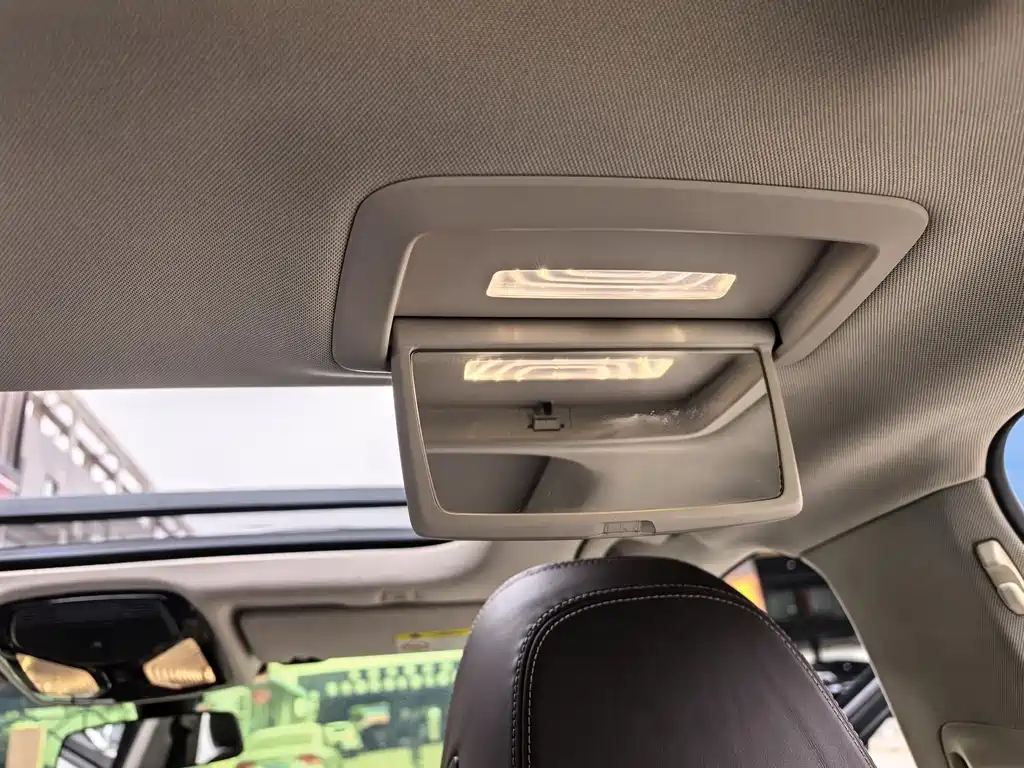 BMW 5 Series New Energy — миниатюра 24