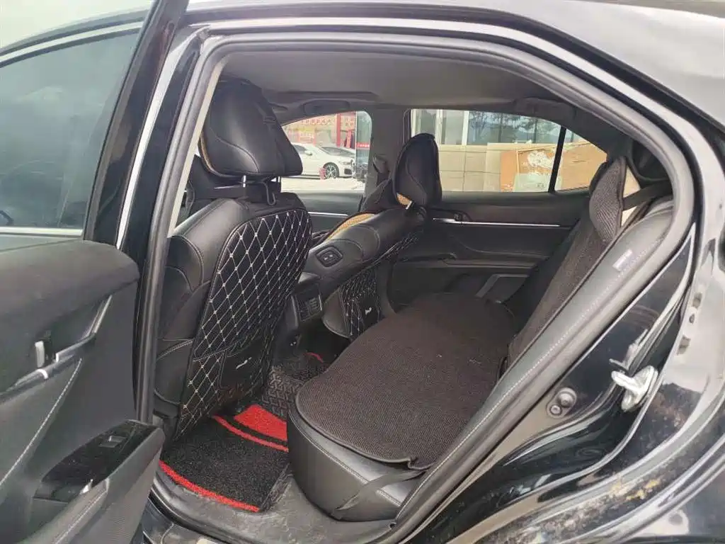 Toyota Camry — миниатюра 4