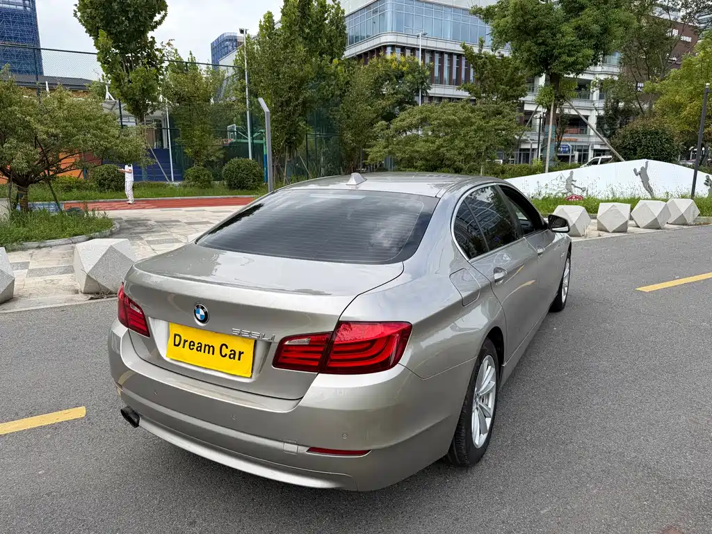 BMW 5 Series — миниатюра 4