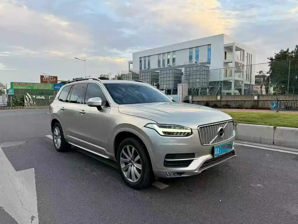Volvo XC90 2015 T6 7 мест