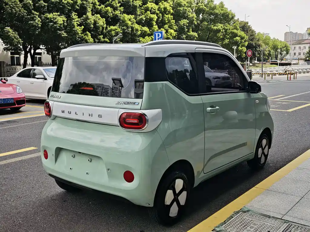 Wuling MINIEV — миниатюра 8