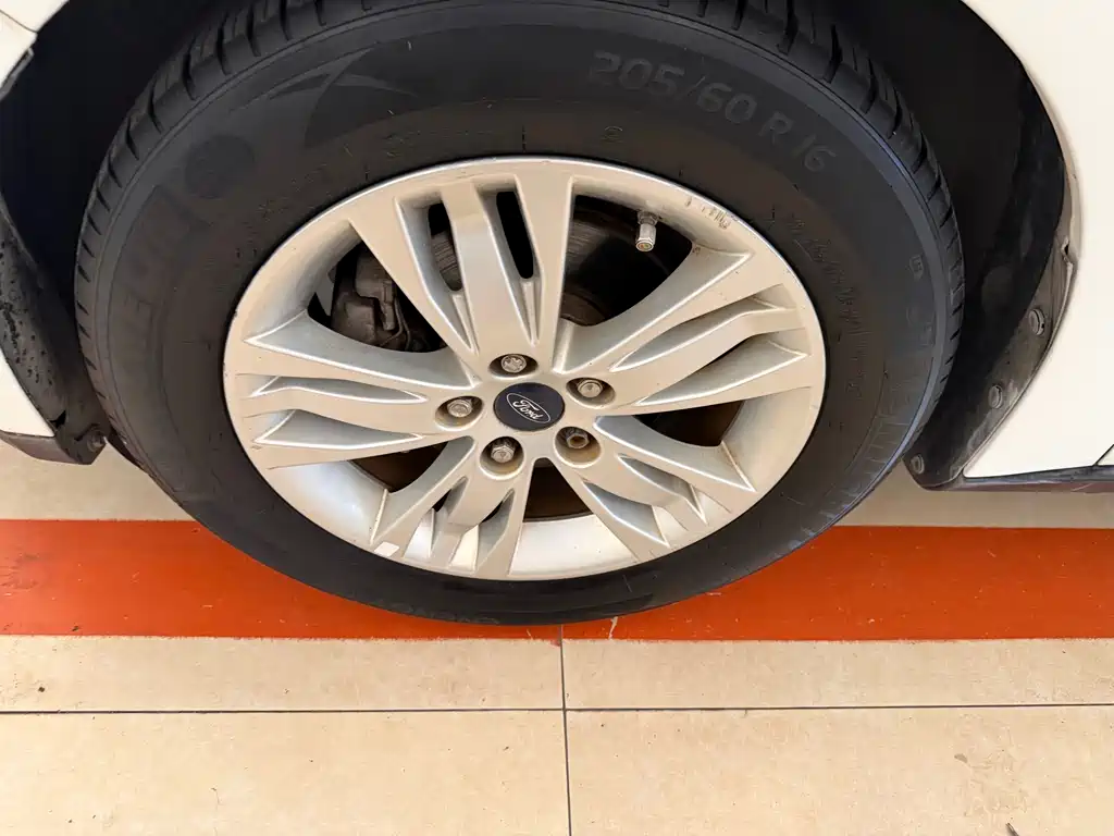 Ford Focus — миниатюра 8
