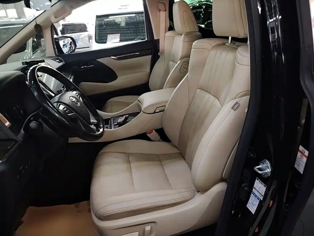 Toyota Vellfire — миниатюра 15
