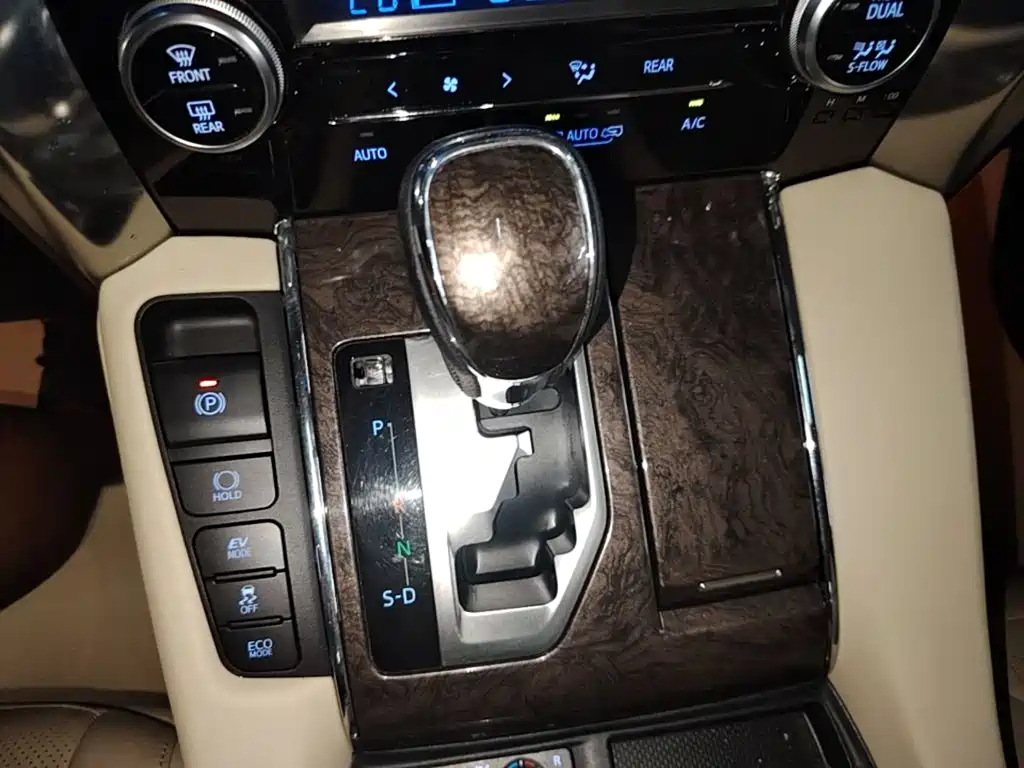 Toyota Vellfire — миниатюра 14