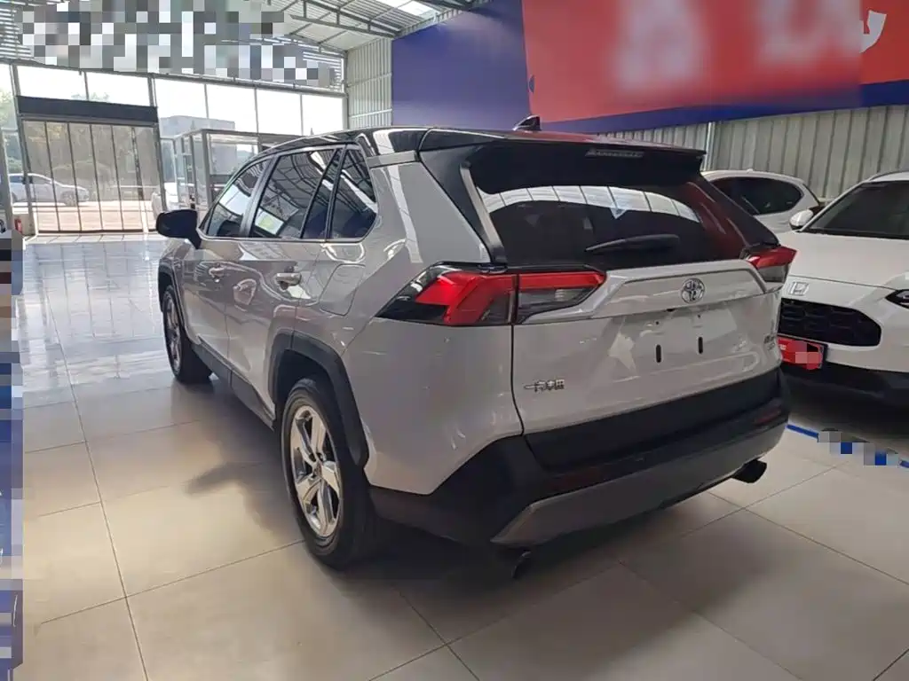 Toyota RAV4 — миниатюра 5