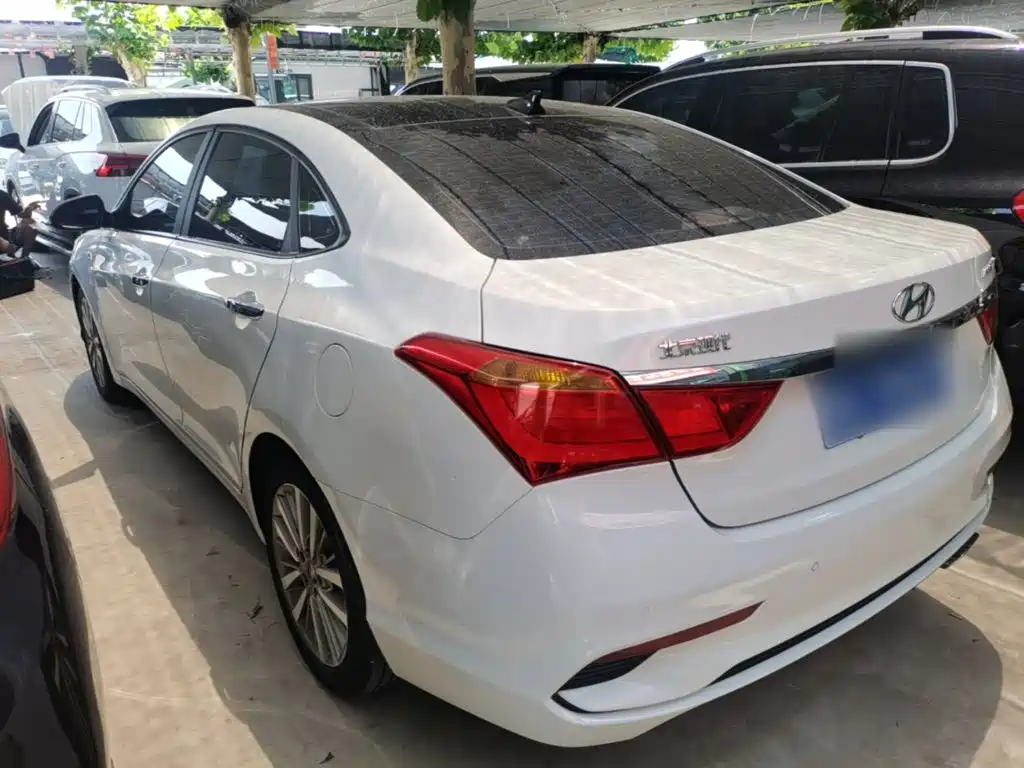 Hyundai Mistra 2017 1.8L AT GLS V