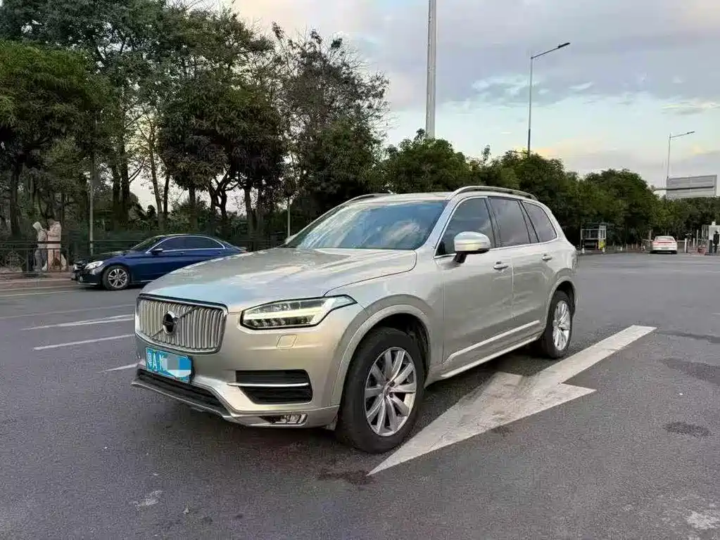Volvo XC90 2015 T6 7 мест