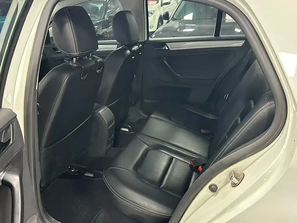 Volkswagen Bora 2013 1.6L AT Fashion