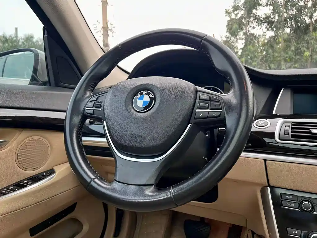BMW 5 Series GT — миниатюра 12