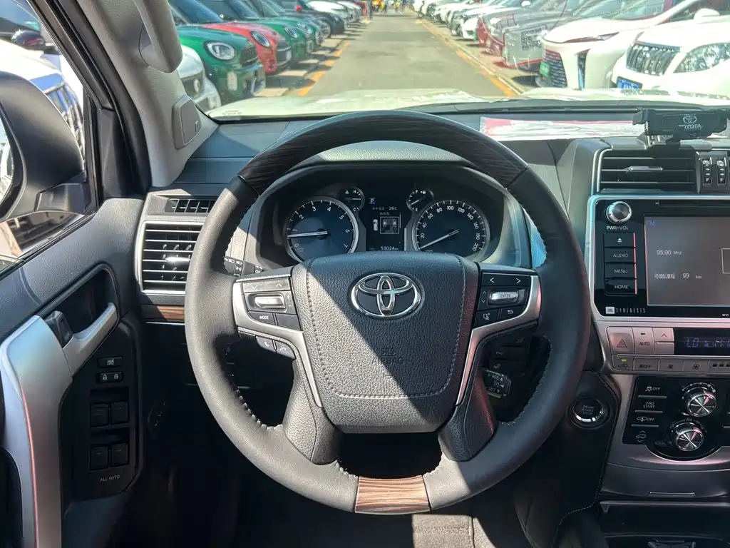 Toyota Prado — миниатюра 12