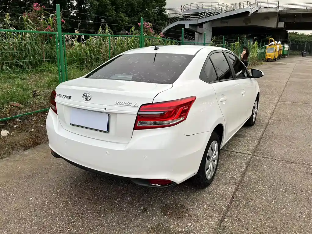 Toyota Yaris L — миниатюра 5
