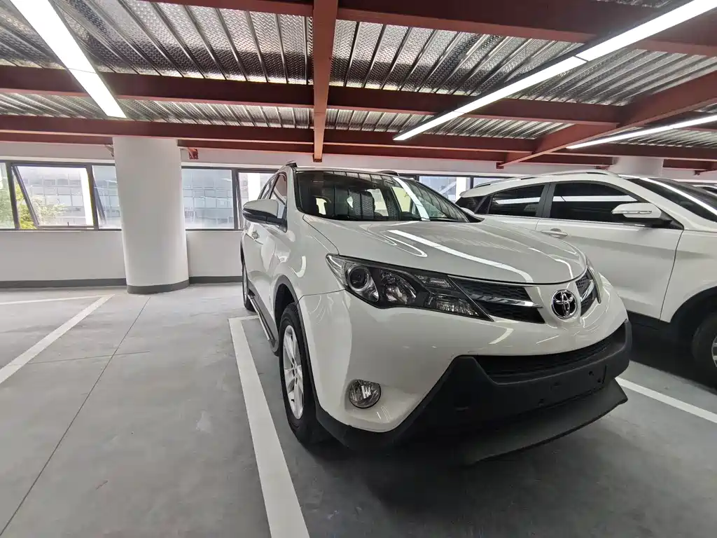 Toyota RAV4 — миниатюра 3