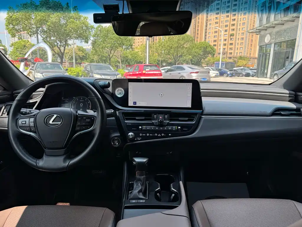 Lexus ES — миниатюра 11
