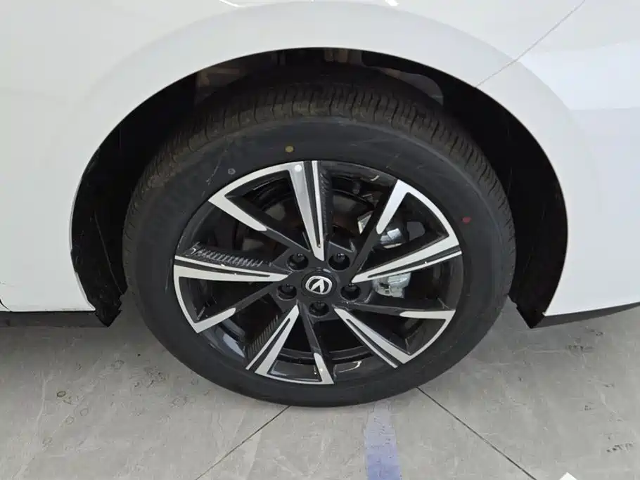 Changan Eado — миниатюра 5