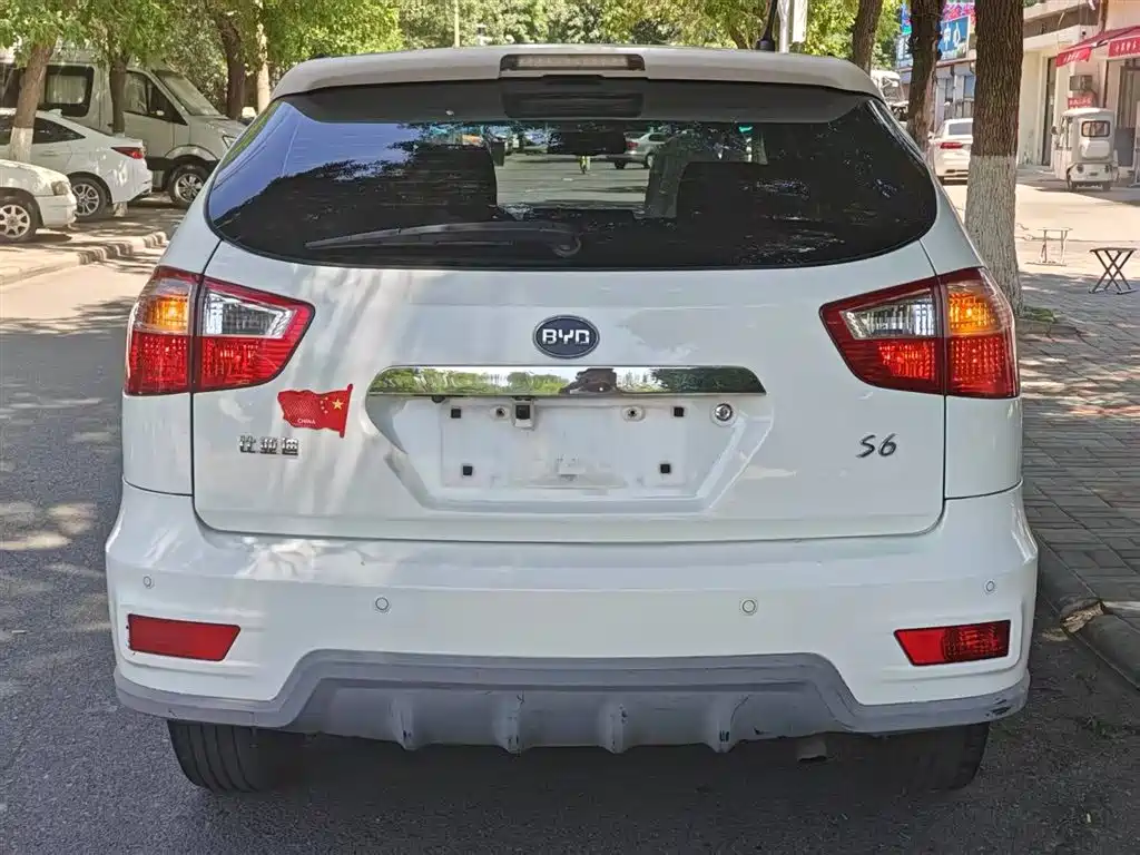 BYD S6 2011 2.4L AT Premium