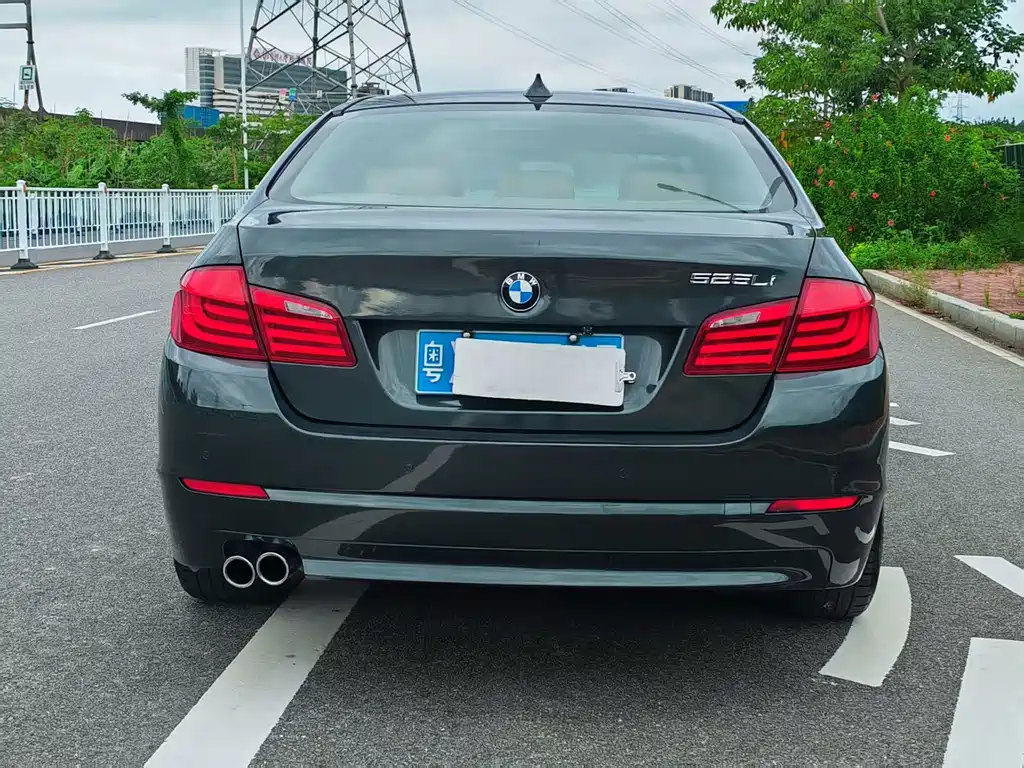 BMW 5 Series — миниатюра 6