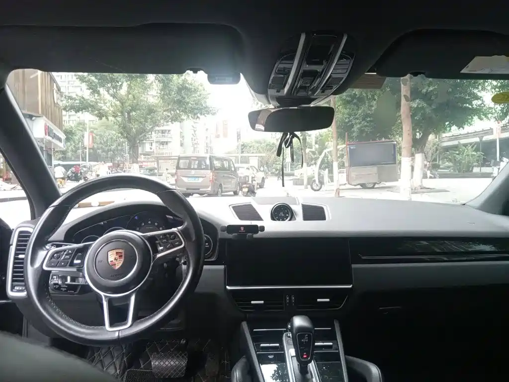 Porsche Cayenne — миниатюра 10
