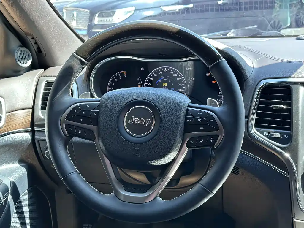 Jeep Grand Cherokee (Import) — миниатюра 10