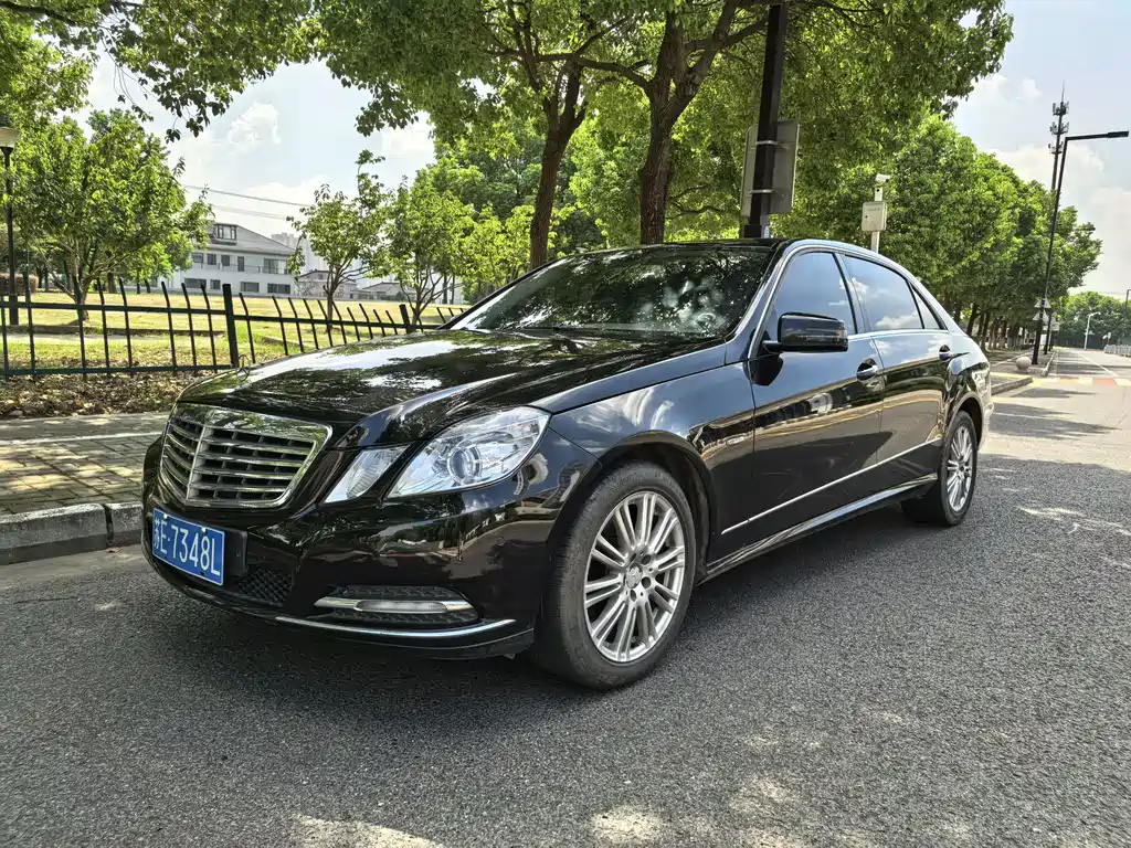 Mercedes-Benz E-Class — миниатюра 2