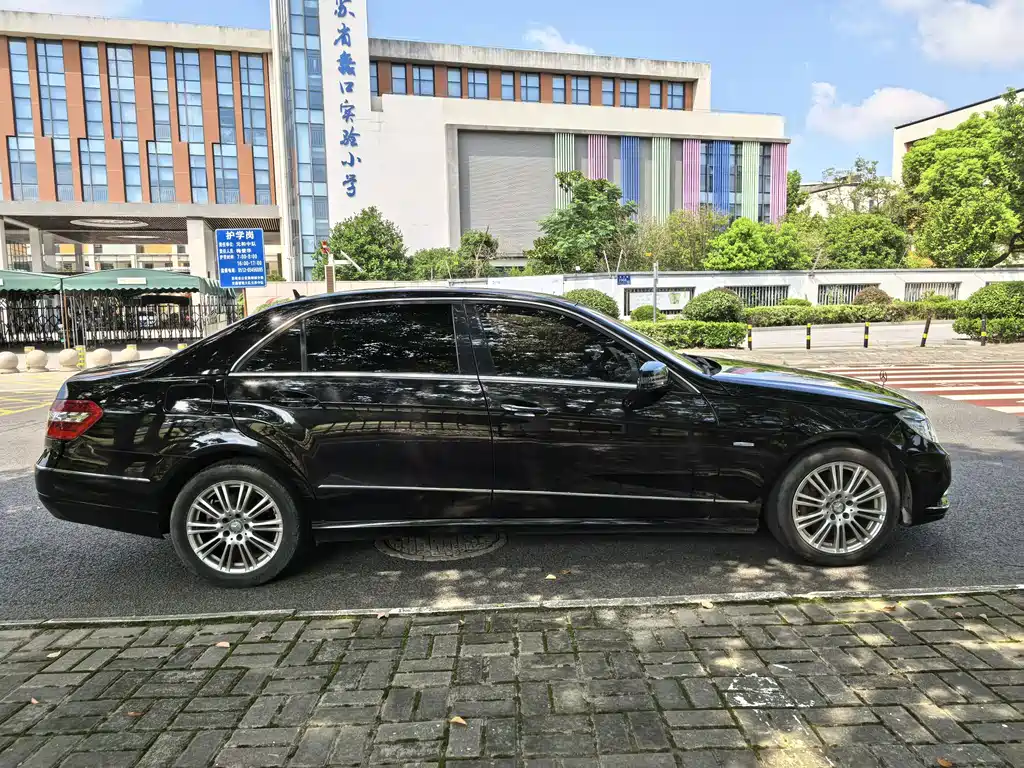 Mercedes-Benz E-Class — миниатюра 5