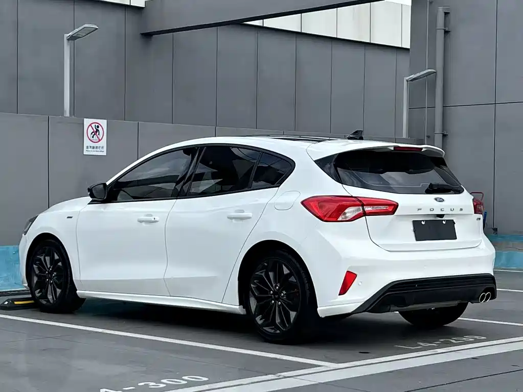 Ford Focus 2022 EcoBoost 180 AT ST Line