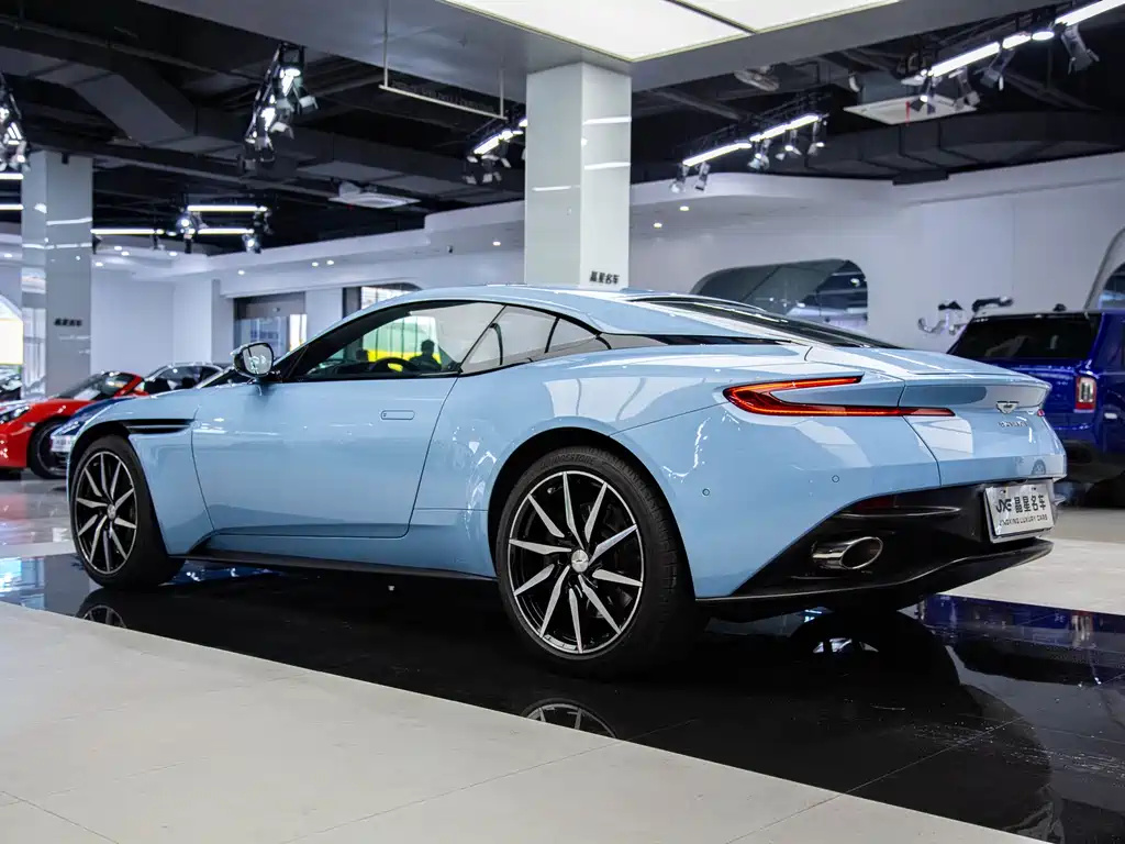 Aston Martin DB11 4.0T V8 Coupe, фото 14