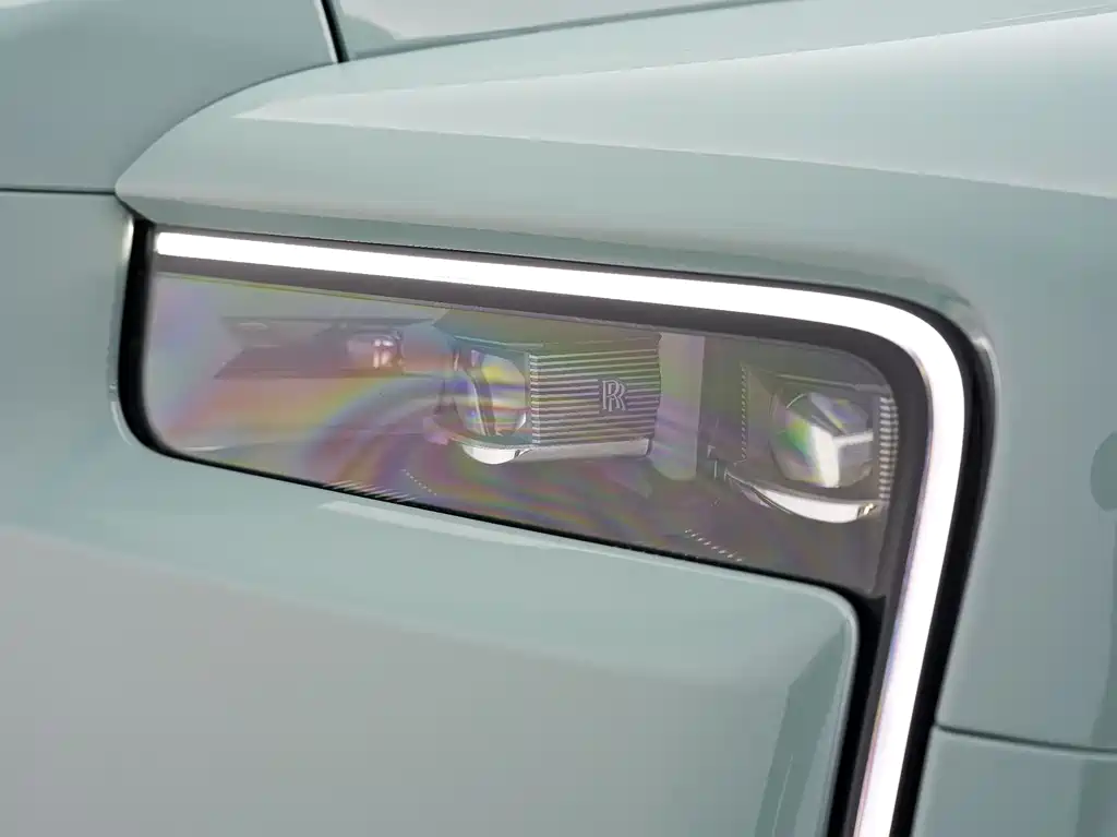 Rolls-Royce Cullinan 2025 мест