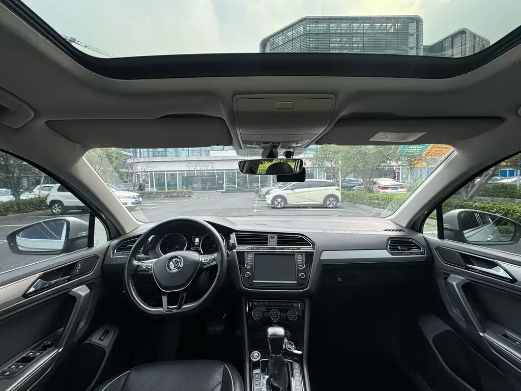 Volkswagen Tiguan L L 2017 330TSI AT Flagship