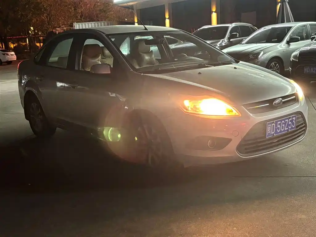 Ford Focus 2013 1.8L AT